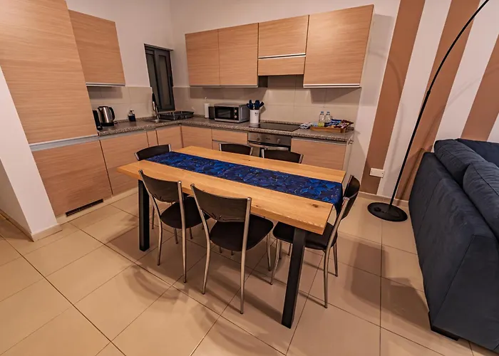 Cobalt Canopy A Spacious 2 Bedroom * St Paul's Bay