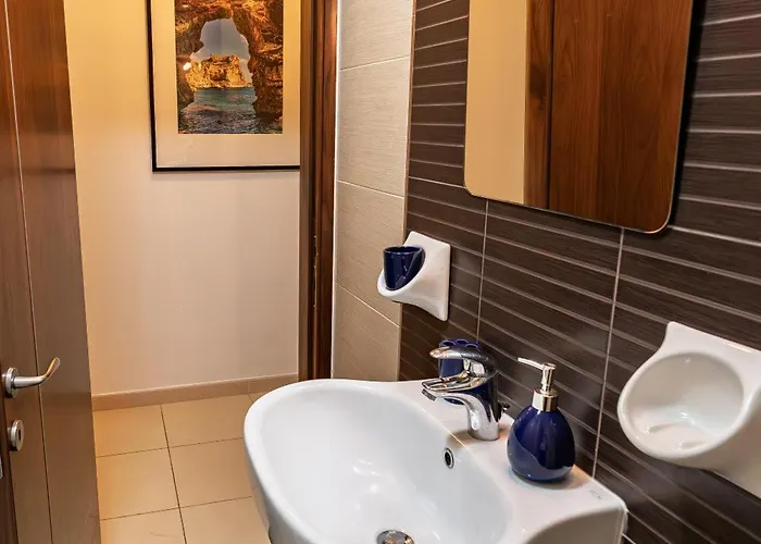 Cobalt Canopy A Spacious 2 Bedroom Appartement St. Paul's Bay